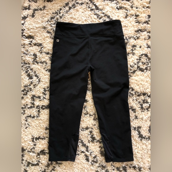 Fabletics capris in black size medium - Picture 2 of 3